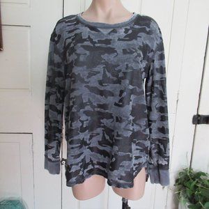 Jane and Delancey top tee long sleeves Medium gray black camo hi-lo